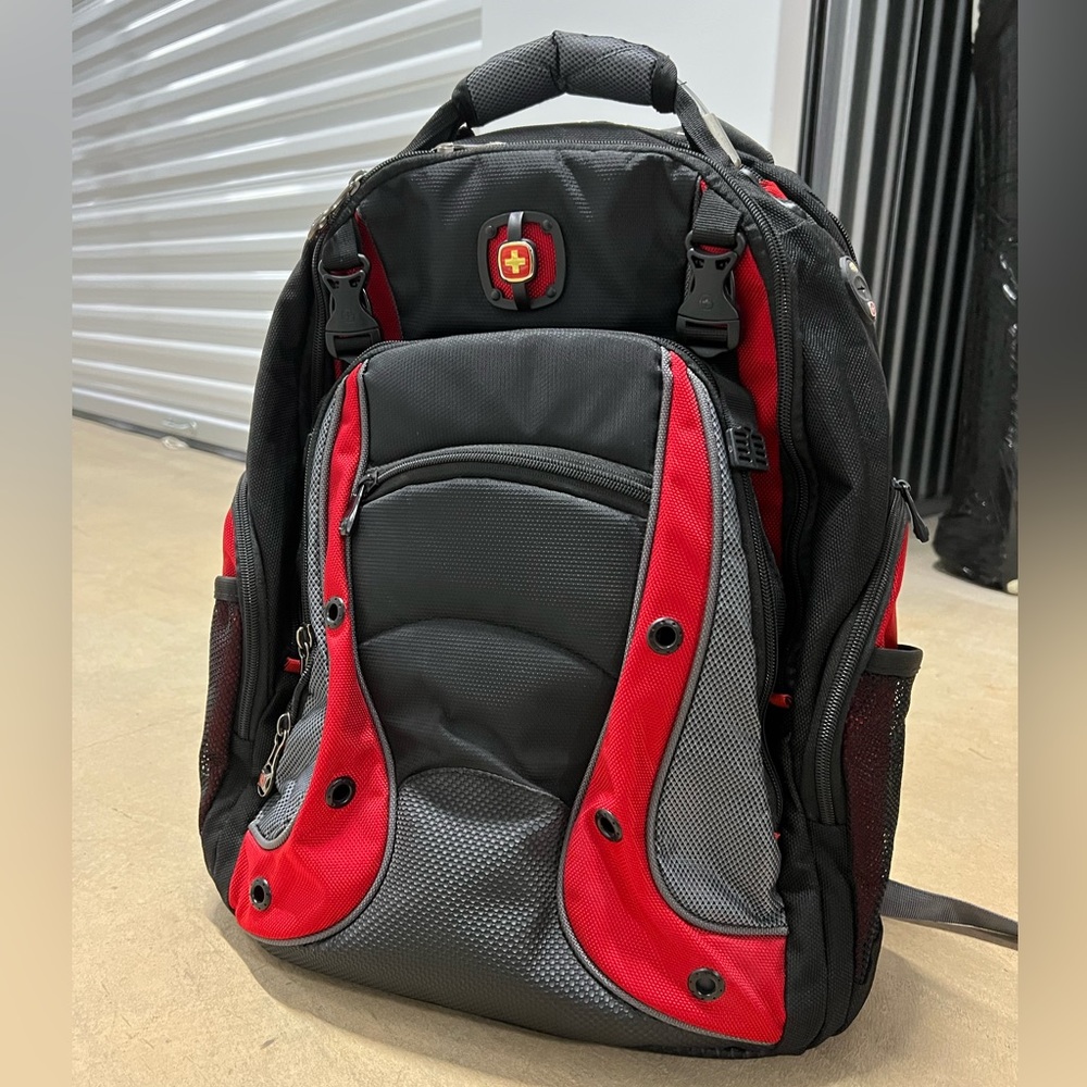 Unisex Swiss Gear backpack with designated area for laptop.